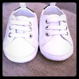 ⭐️ 5 for 25 ⭐️ White infant shoes